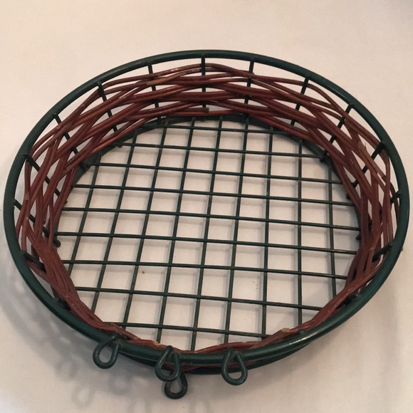 Metal & Wicker Pie Holder 10” - Picture 2 of 6